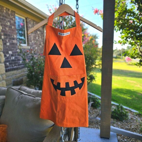 williams sonoma Kids Jack-o-lantern Pumpkin Apron Adjustable - Picture 1 of 4